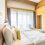 Kristaly Konferencia & Wellness Hotel 4*