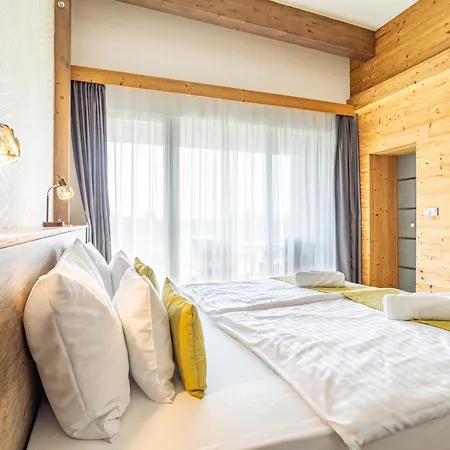 Kristaly Konferencia & Wellness מלון 4*