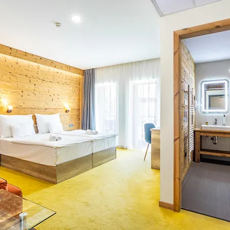Kristaly Konferencia & Wellness מלון 4*