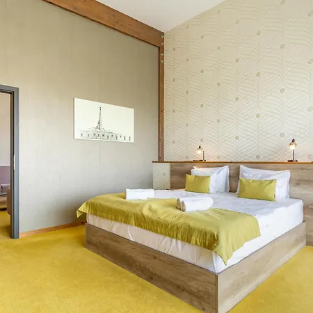 Kristaly Konferencia & Wellness מלון 4*