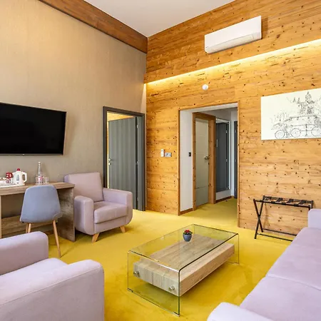 מלון Kristaly Konferencia & Wellness 4*