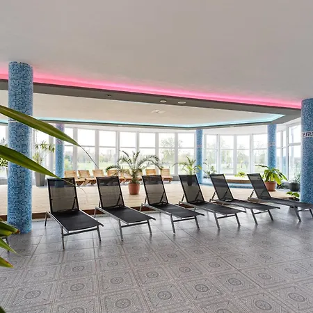 מלון Kristaly Konferencia & Wellness 4*