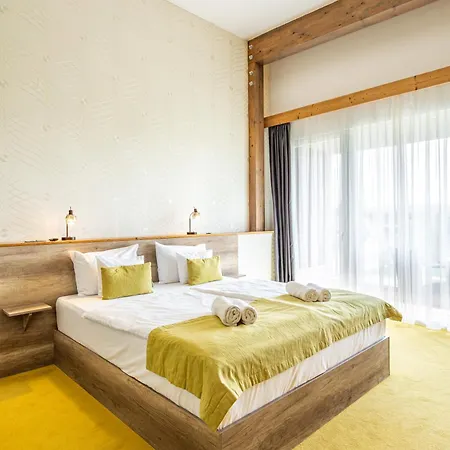 Kristaly Konferencia & Wellness מלון 4*